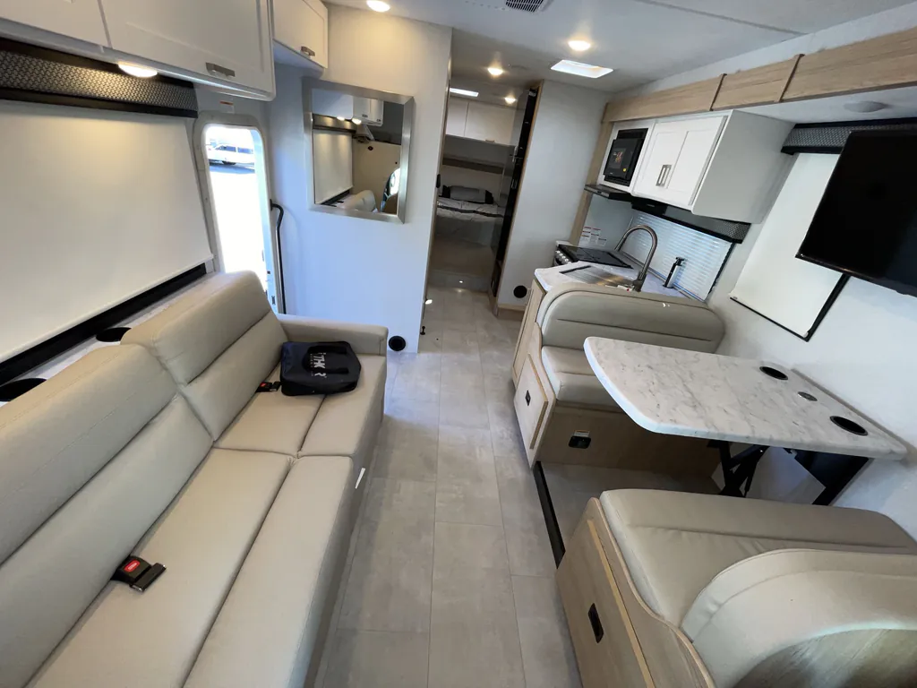 2026 Thor Motor Coach Freedom Elite 28HE, Photos photo 3
