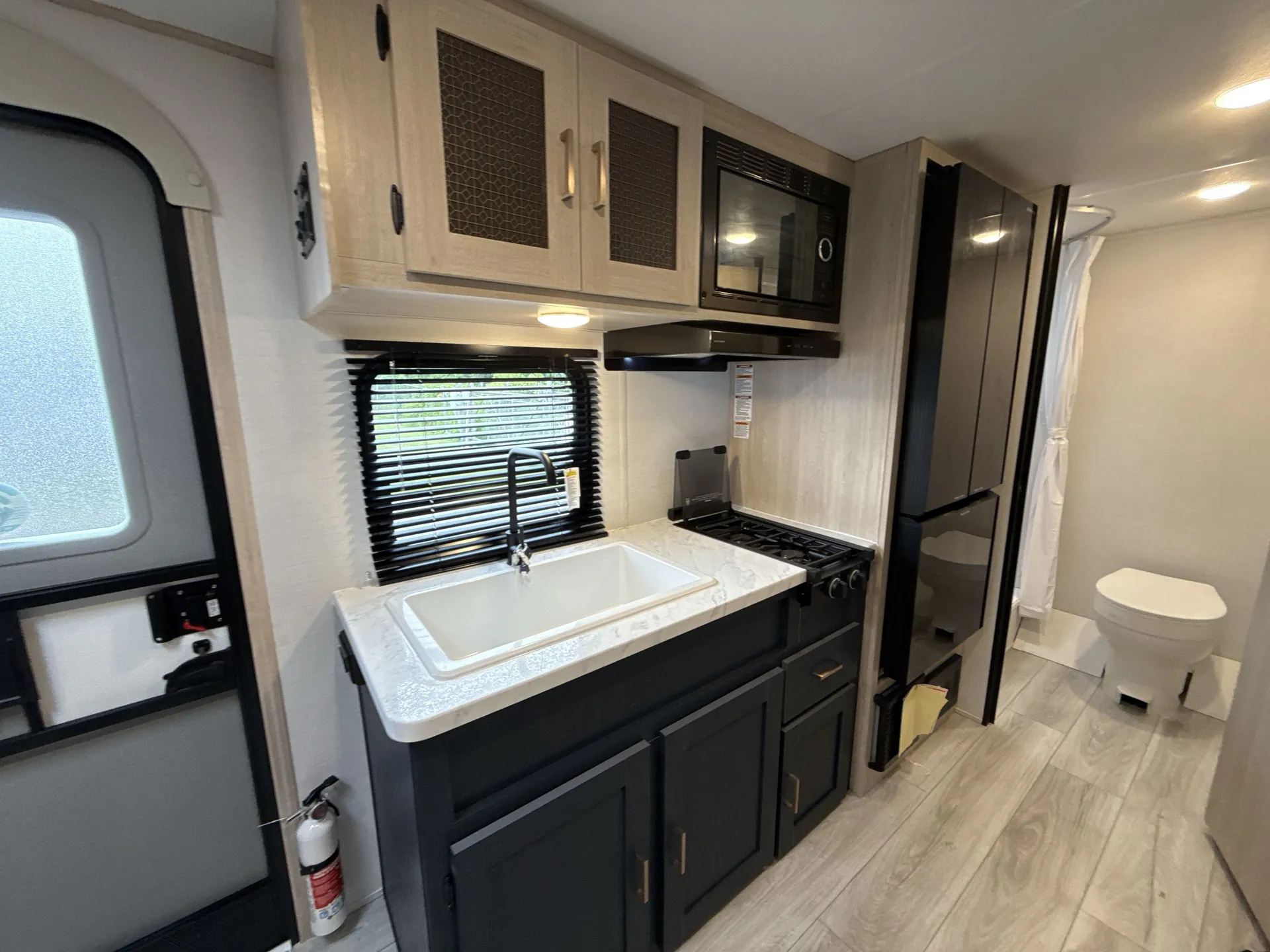 2025 Prime Time Avenger 17BHS — kitchen