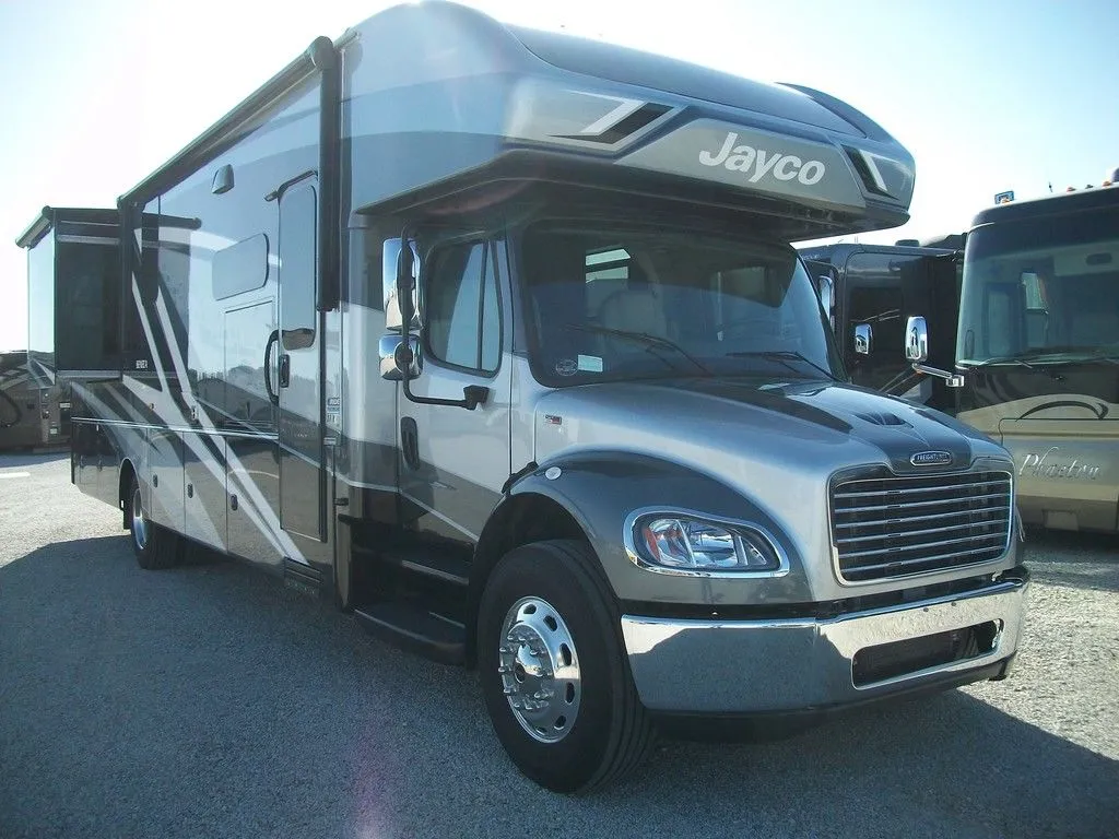 2023 Jayco Seneca 37K - Photo 2