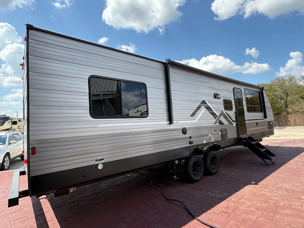 2027 Coachmen Catalina Legacy Edition 343BHTS (2 Queen Beds), Photos photo 4