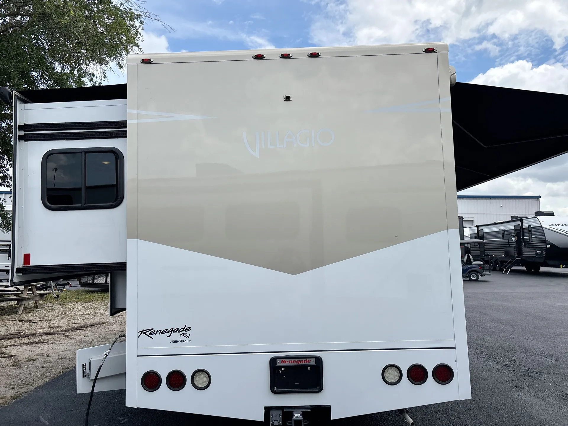 2021 Renegade RV Villagio 25FWS dealer photo 7 from Camping World