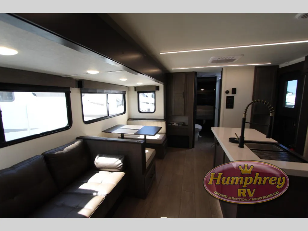 2026 Forest River Cherokee Alpha Wolf 33BH, Photos photo 29