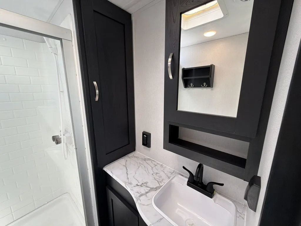 2023 Coachmen Freedom Express Ultra Lite 274RKS, Photos photo 17