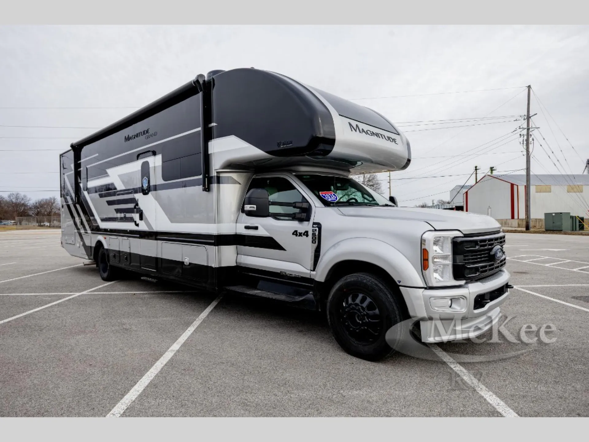 2026 Thor Motor Coach Magnitude R36 - Photo 2