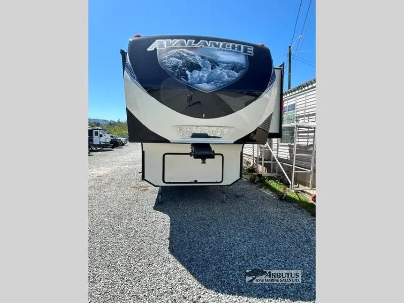2015 Keystone Avalanche 360RB - Main photo