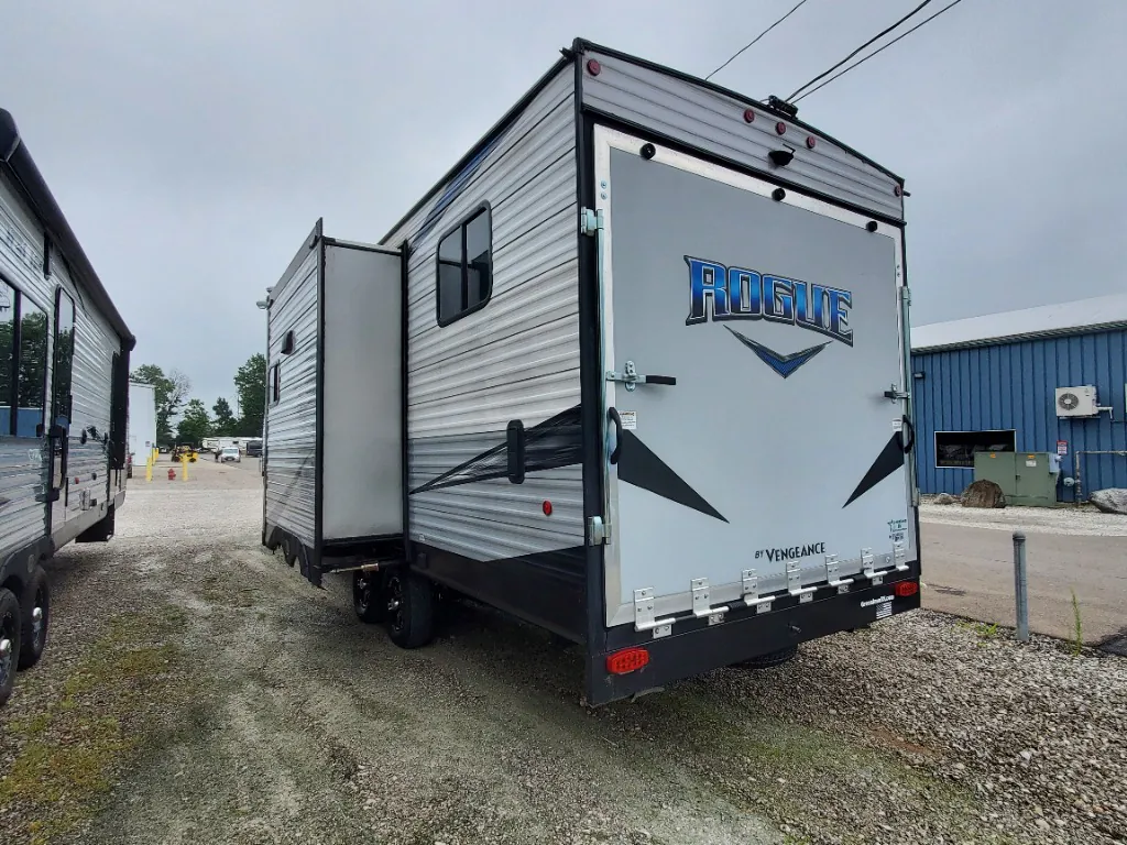 2021 Forest River Vengeance Rogue 26V, Photos photo 4