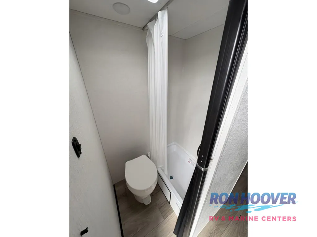 2026 Shasta Compact 17DB, Photos photo 5