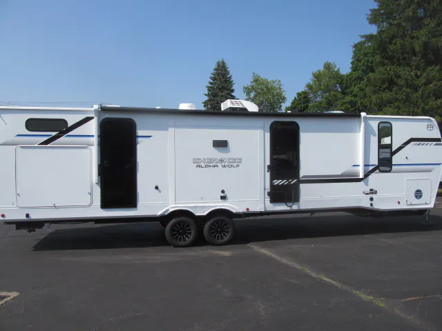 2026 Forest River Cherokee Alpha Wolf 33BH, Photos photo 9