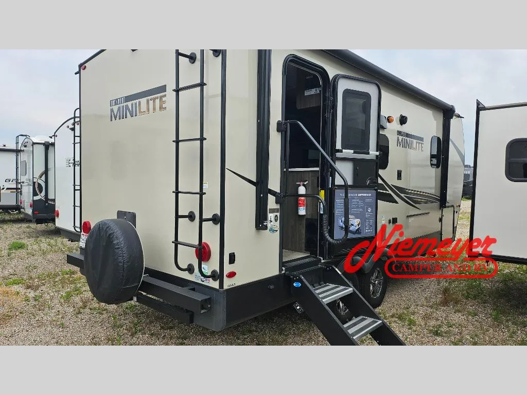 2022 Forest River Rockwood Mini Lite 2205S - Photo 3