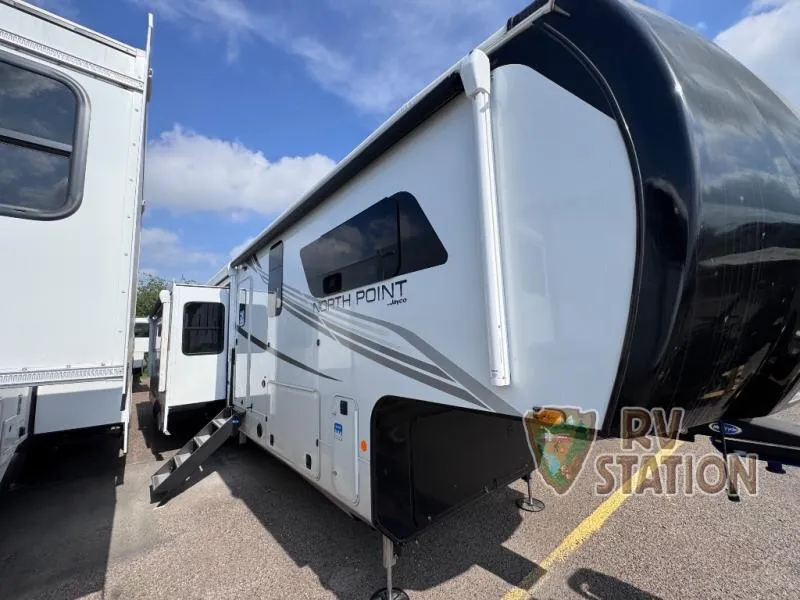 2025 Jayco North Point 381CKRE - Photo 3