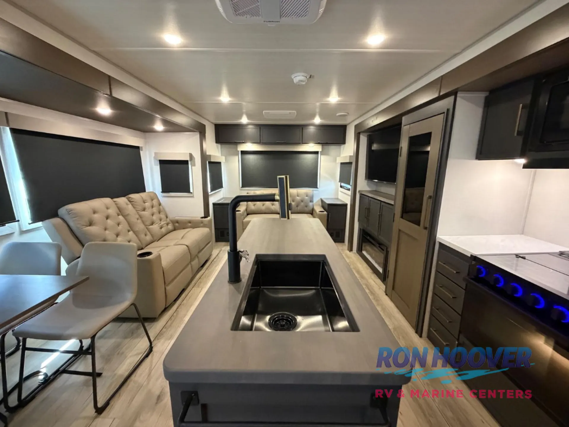 2027 Forest River Grand Surveyor 305RLBS — Photo 6