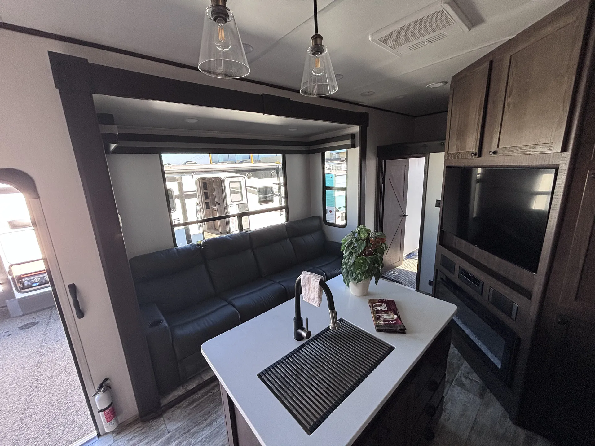 2022 Forest River XLR Nitro 35DK5 — Photo 5