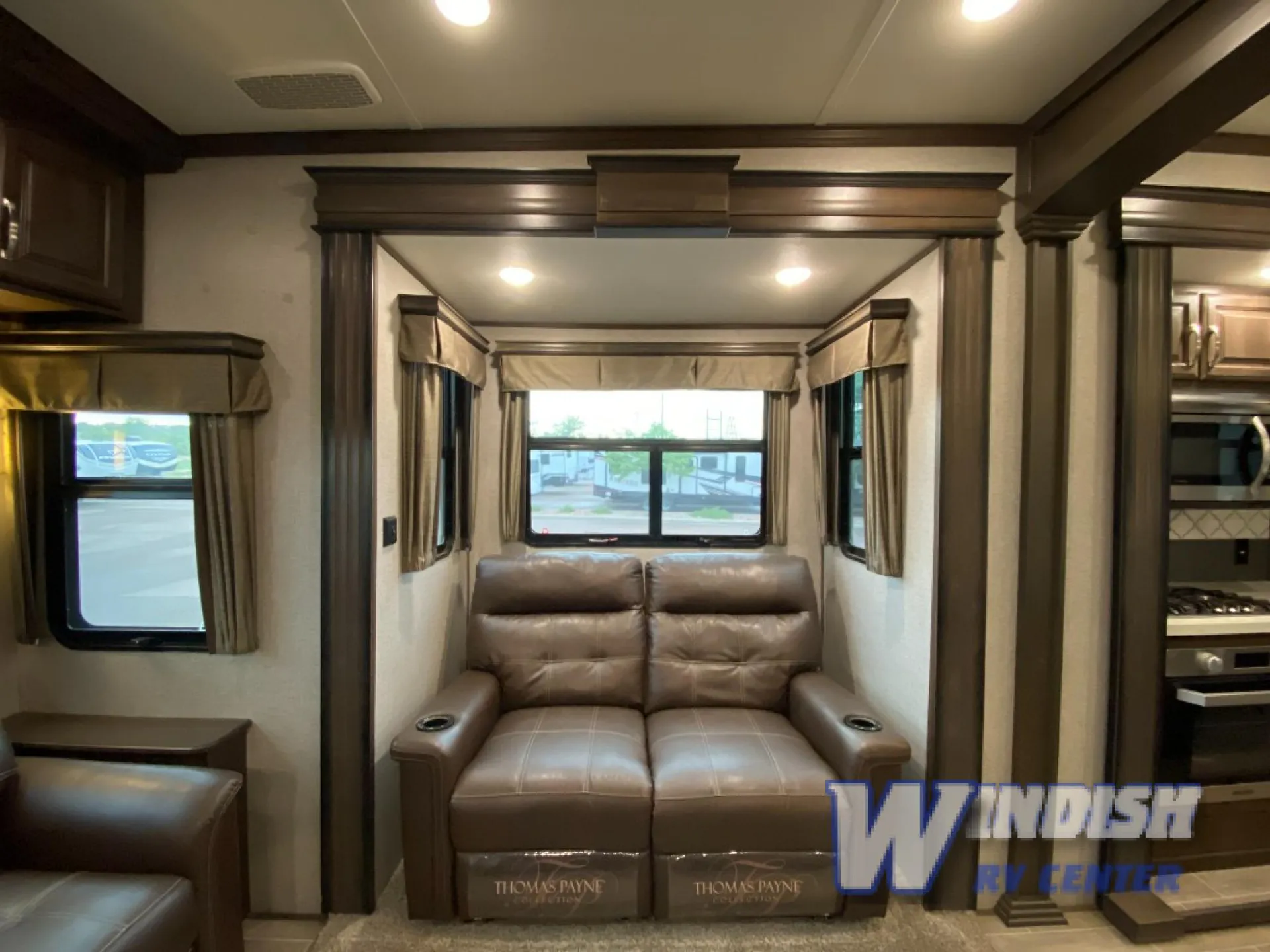 2019 Keystone Alpine 3500RL - Photo 3