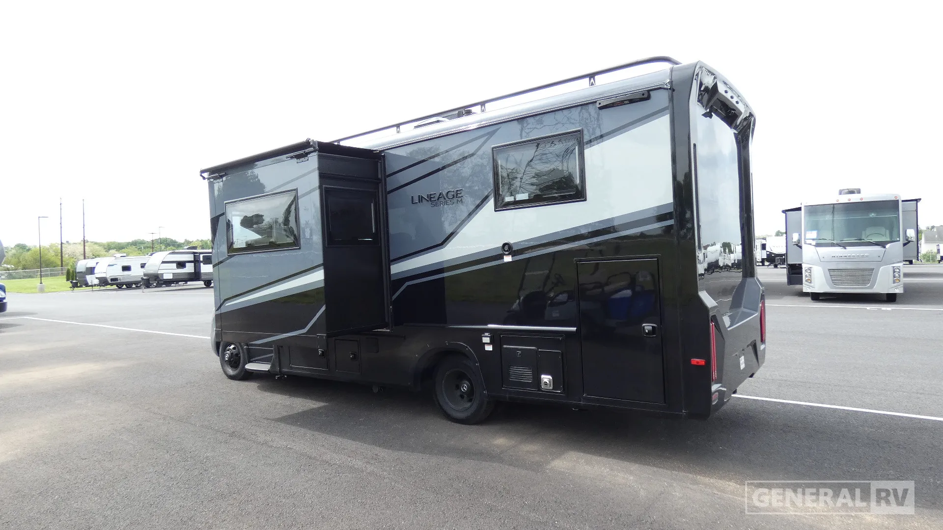 2026 Grand Design Lineage Series M 25TK - Photo 4