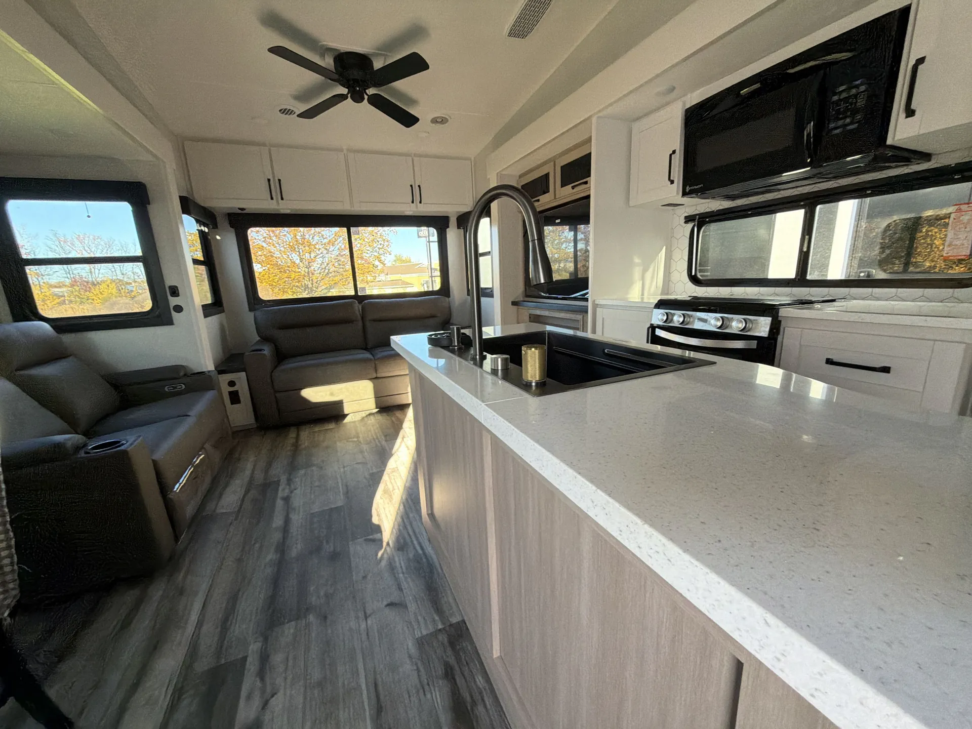 2026 highland ridge Roamer 32RLTS — living area main