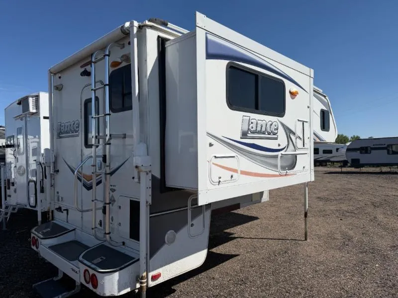 2015 Lance Lance Used   1052 - Photo 2