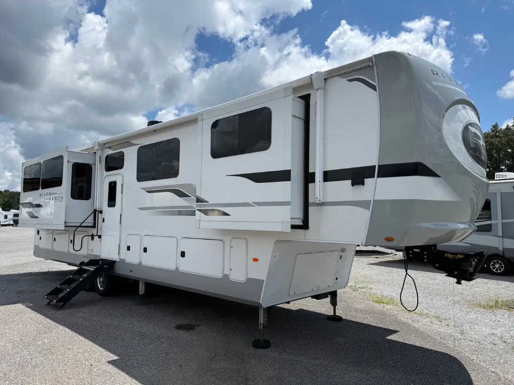 2021 Palomino River Ranch 392MB dealer photo 1 from Youngblood RV