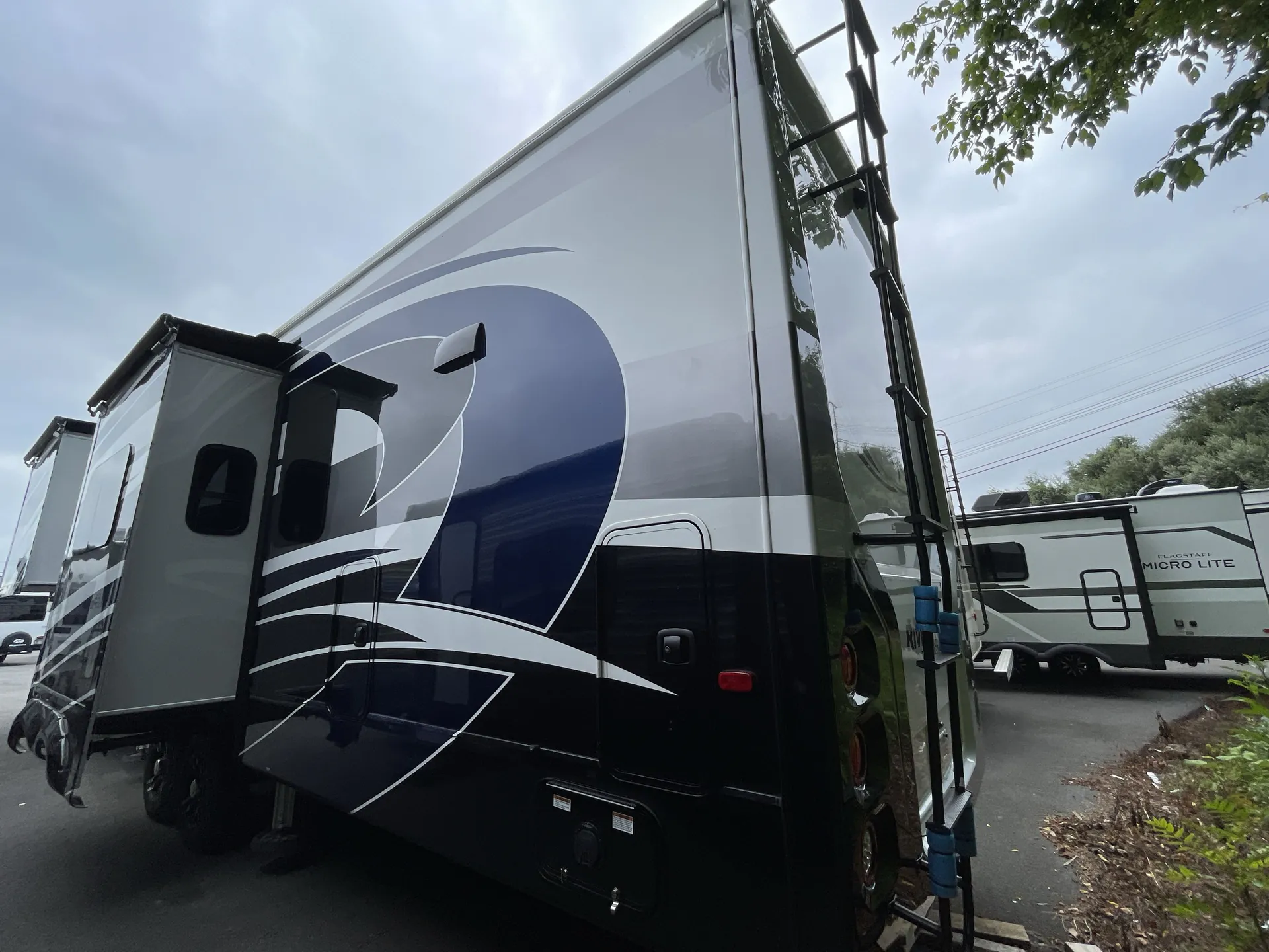 2023 Forest River Riverstone Legacy 39RKFB — off campside