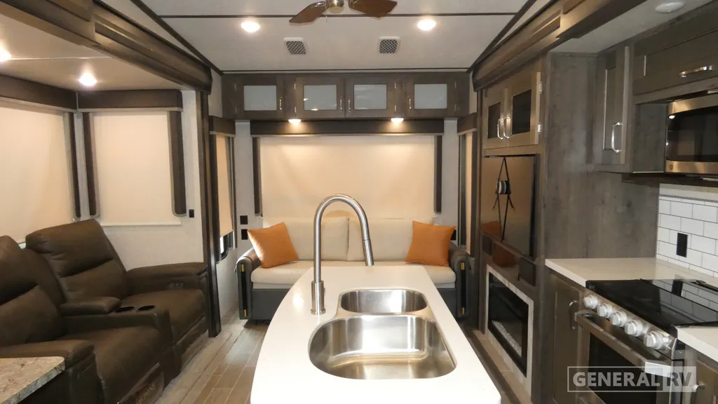 2020 Keystone Montana High Country 385BR, Photos photo 2