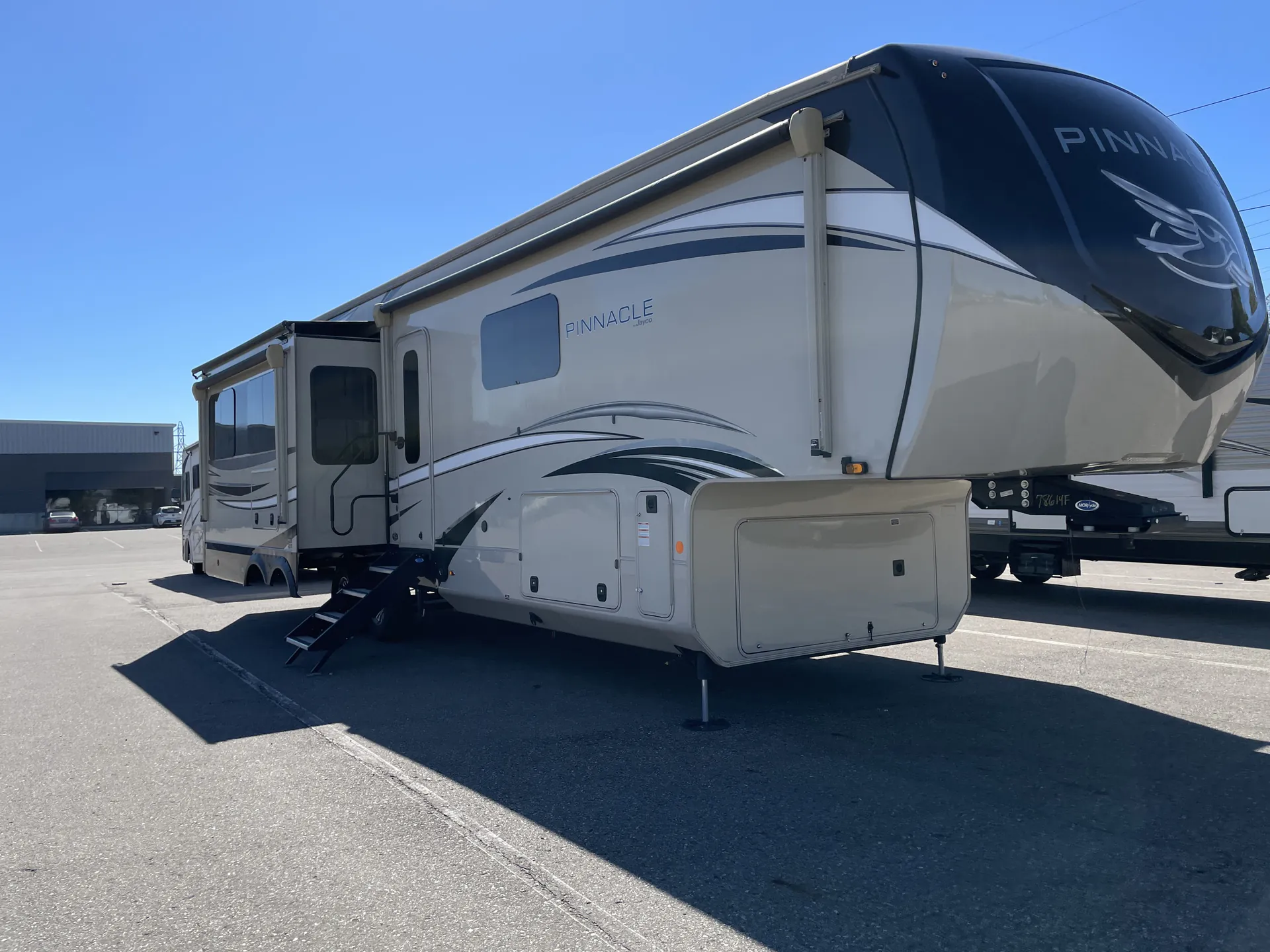 2021 Jayco Pinnacle 36FBTS - Photo 2