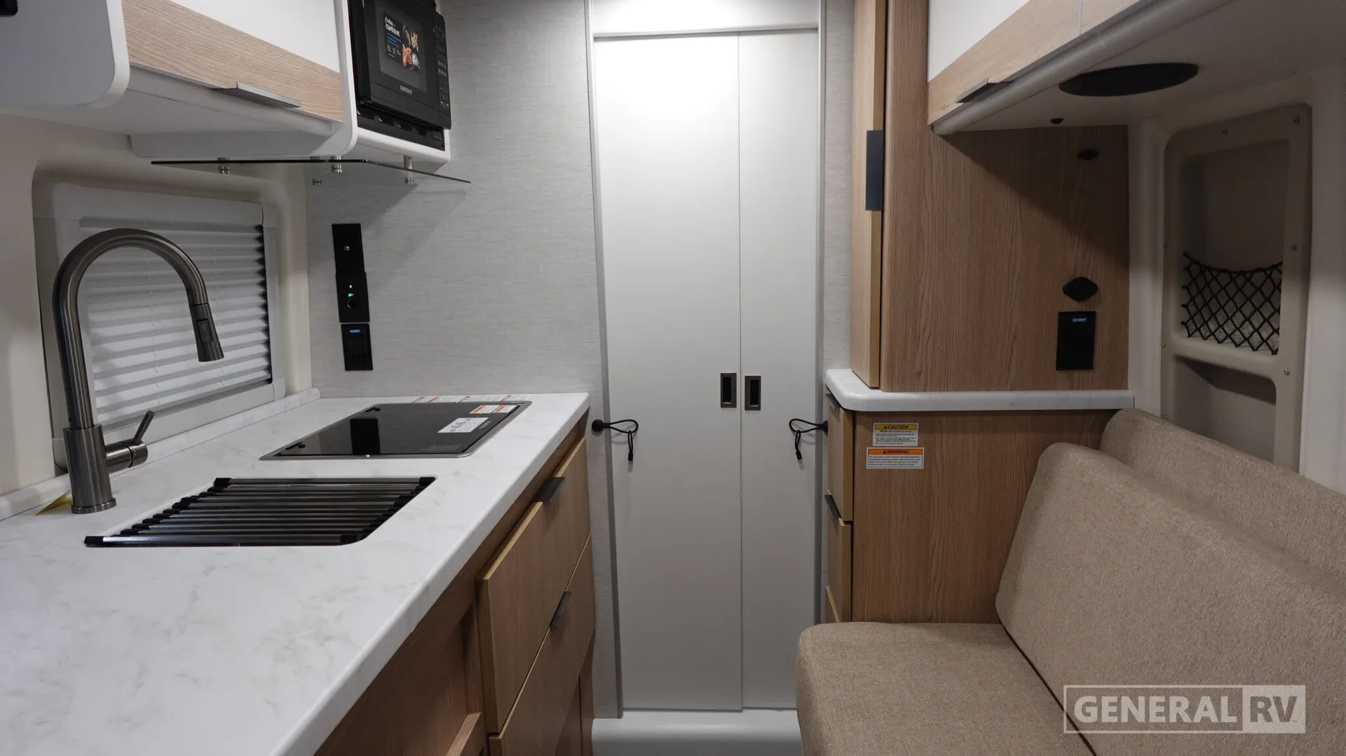 2027 Thor Motor Coach Scope 18M - Photo 3