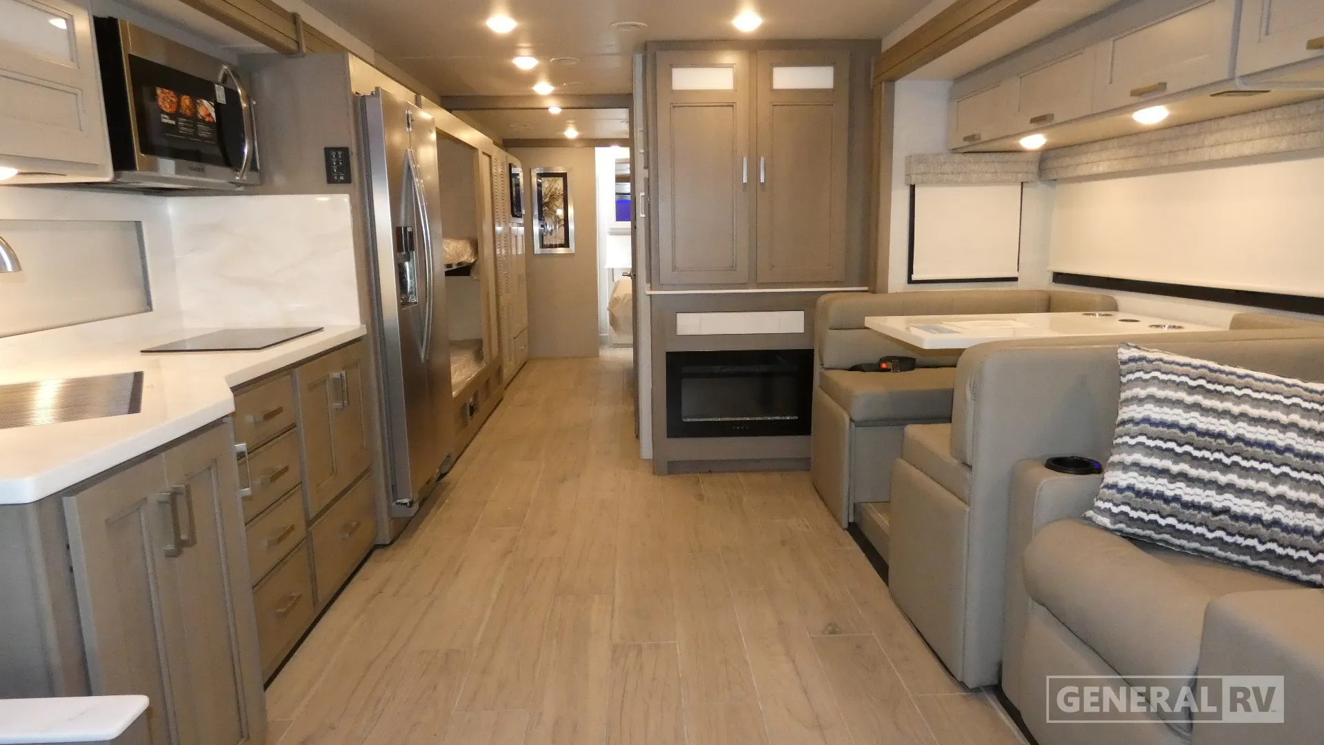 2026 Thor Motor Coach Pasadena SV 38XL - Photo 3