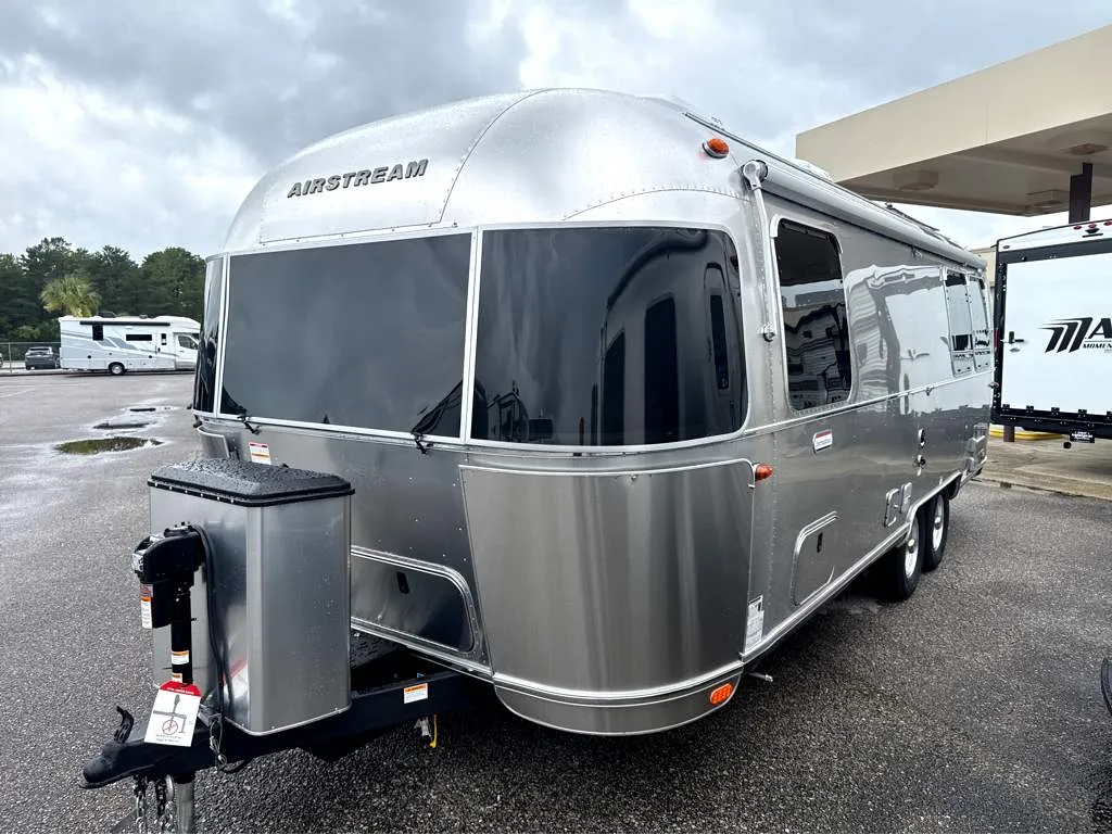 2026 Airstream International 25FB - Photo 3