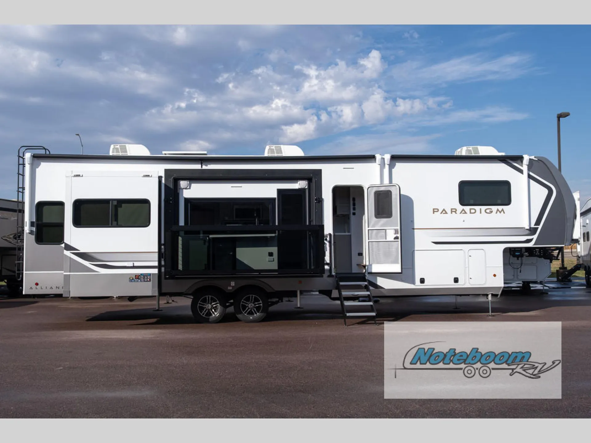 2026 Alliance RV Paradigm 388SP - Photo 2