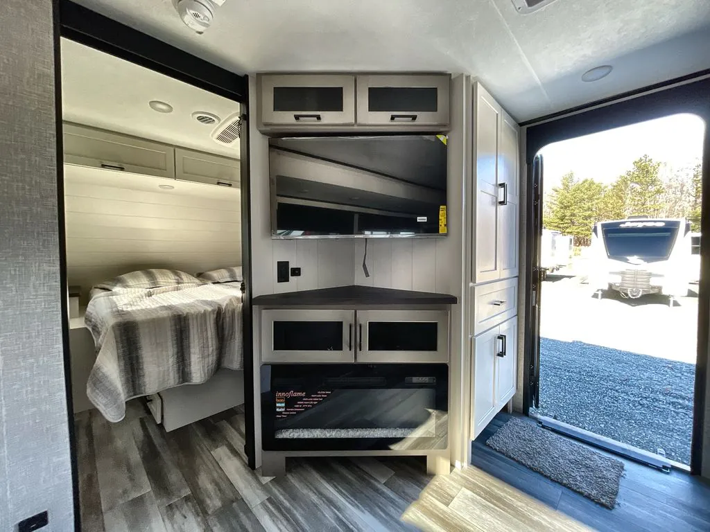 2027 Jayco Jay Feather 29BHB, Photos photo 12