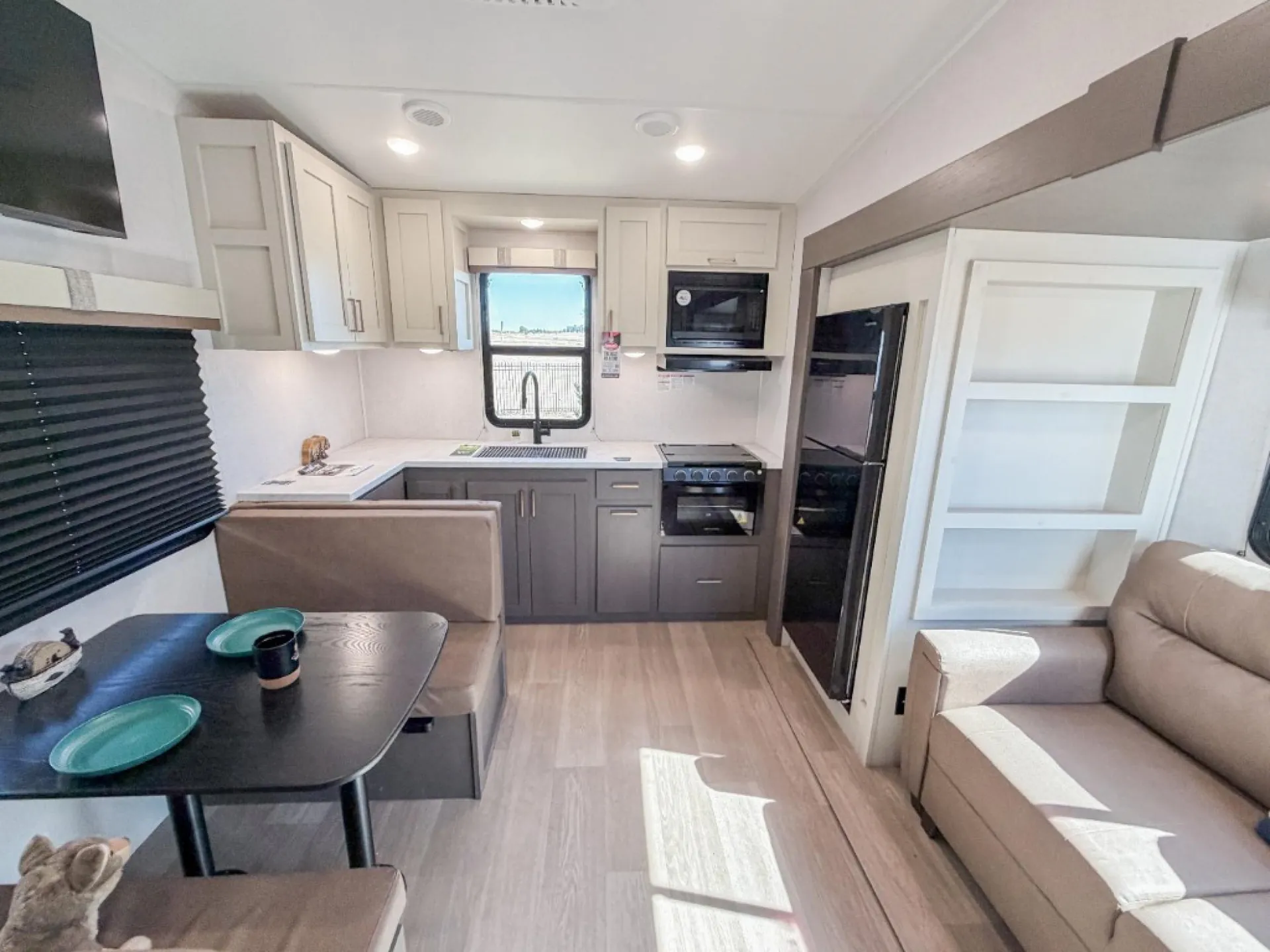 2026 East to West Tandara 235ML - Photo 4