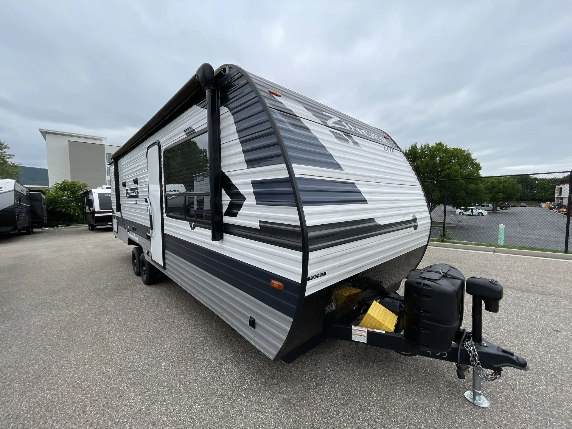 2023 CrossRoads Zinger 259FL - Photo 2