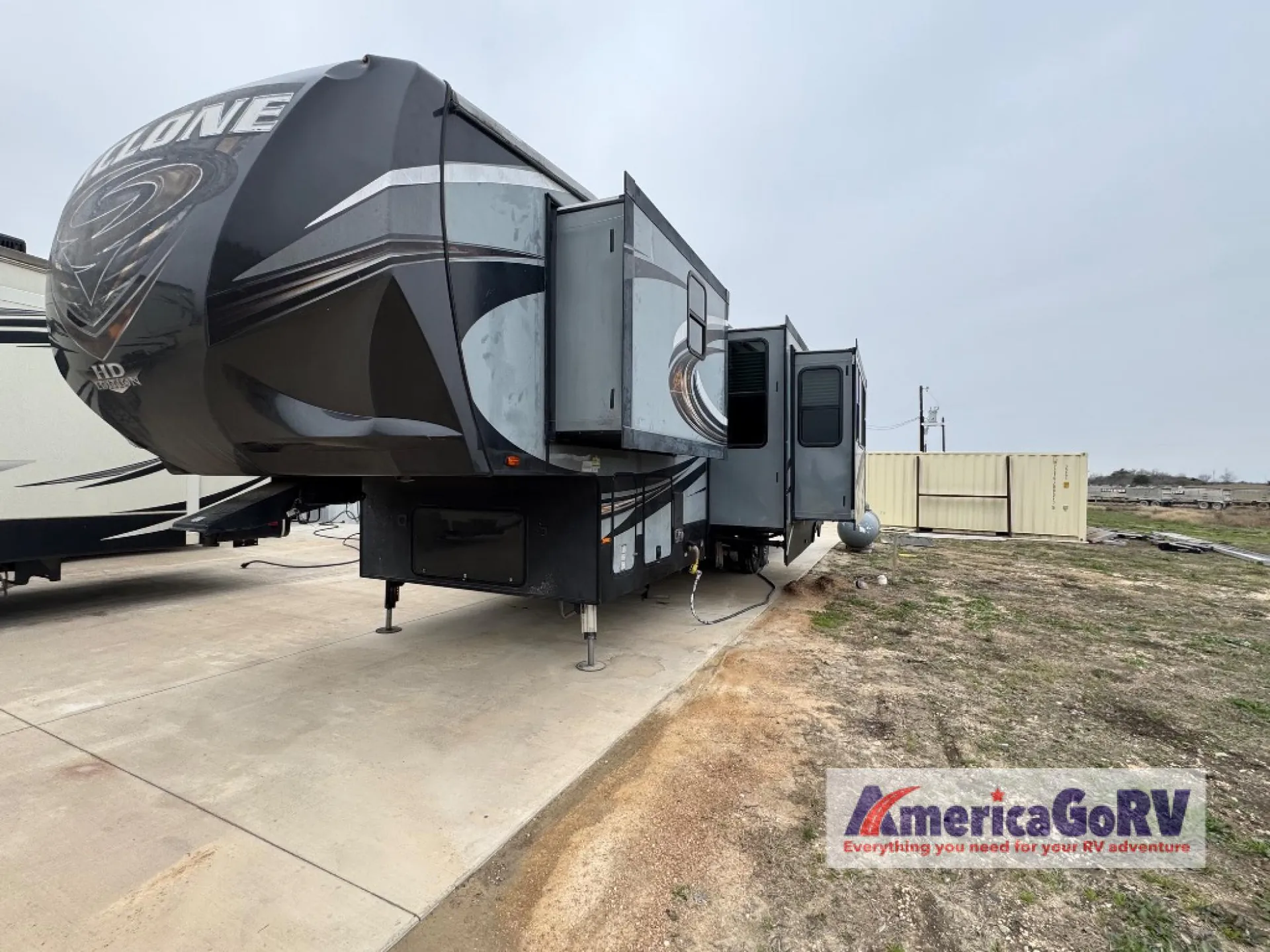 2017 Heartland Cyclone 3611 JS - Photo 3