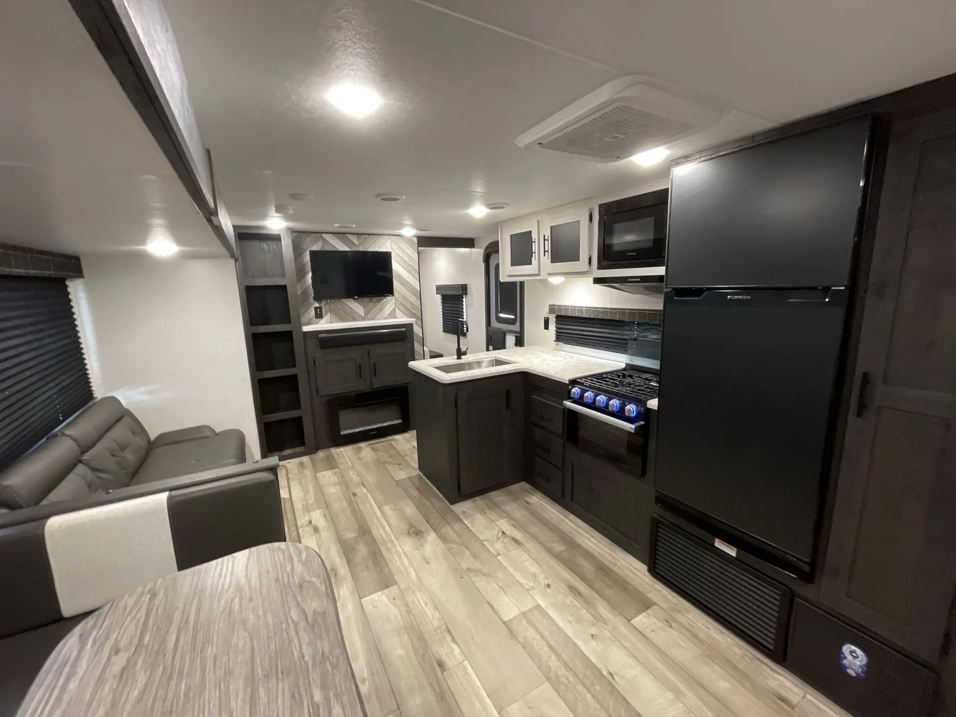 2023 K-Z Rv Sportsmen Se 332BHKSE — living area main