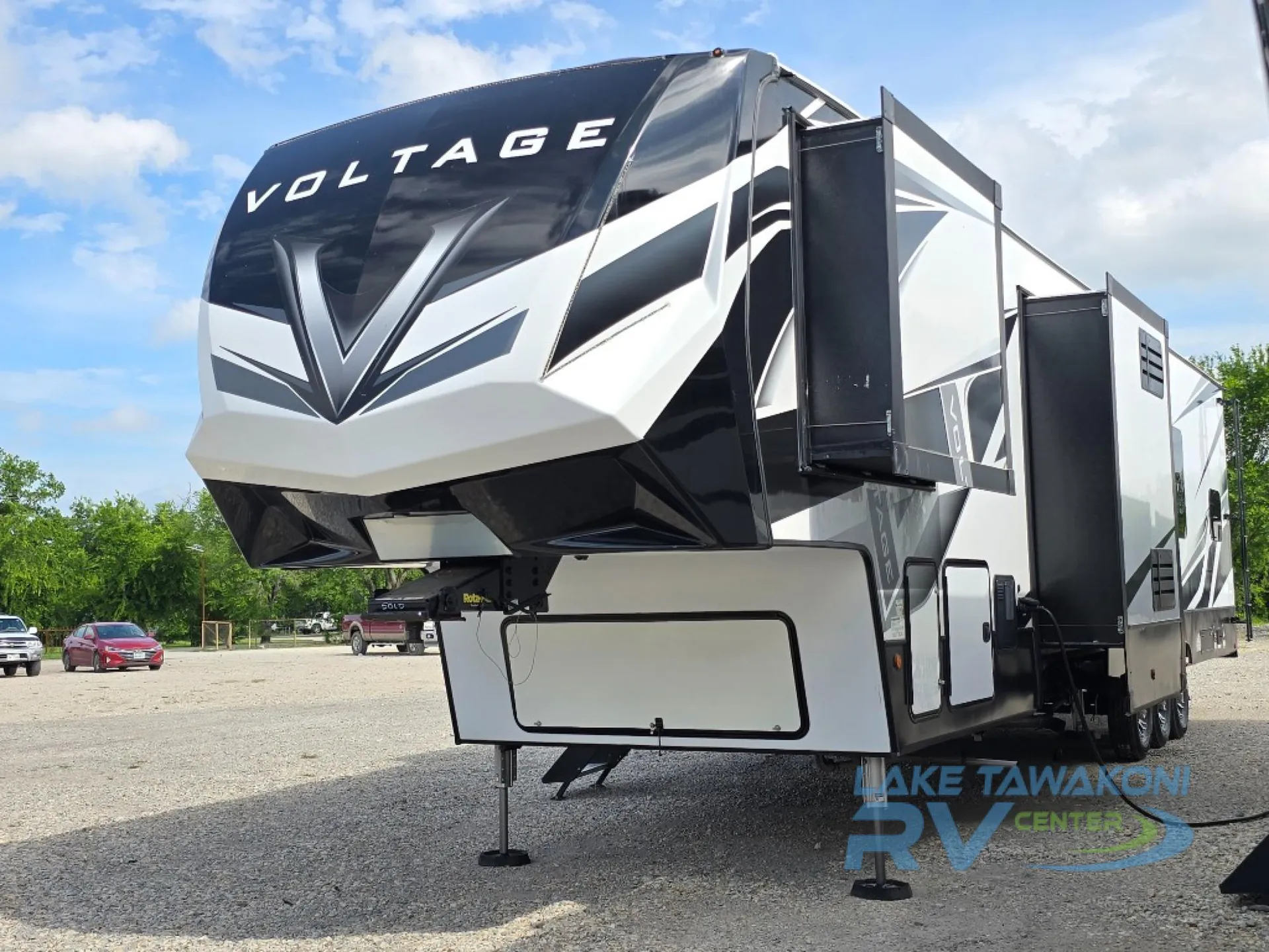2021 Dutchmen Voltage 4135 dealer photo 2 from Lake Tawakoni RV Center