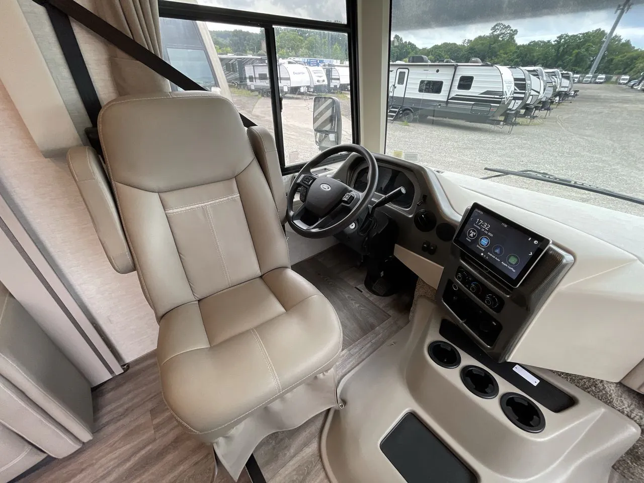 2024 Thor Motor Coach Resonate 29D - Photo 3