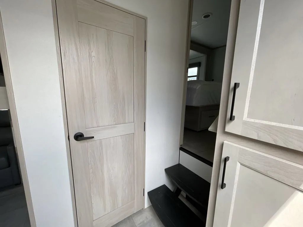 2025 Grand Design Solitude 417KB - Photo 4