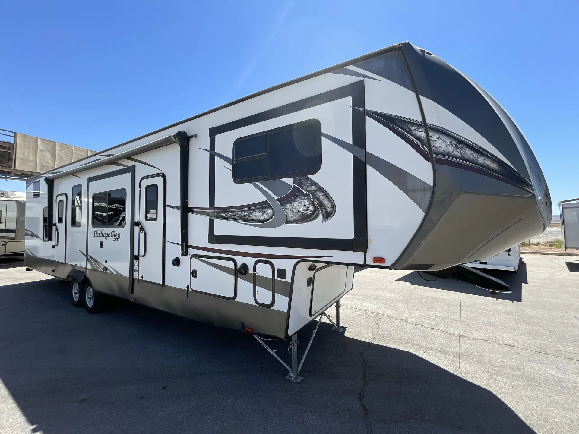 2019 Forest River Wildwood Heritage Glen 378FL - Photo 2