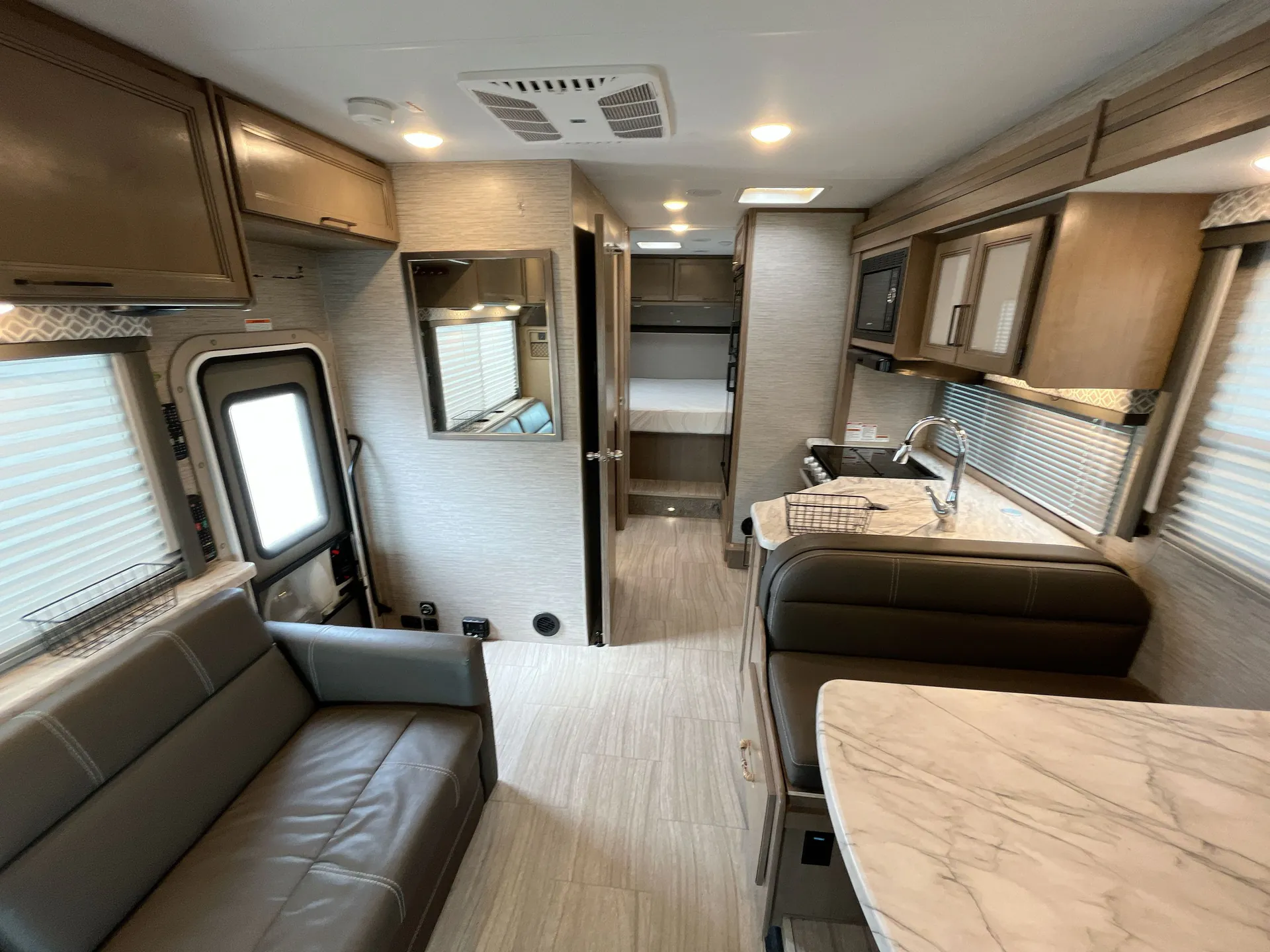 2022 Thor Motor Coach Coleman 28CM — living area main