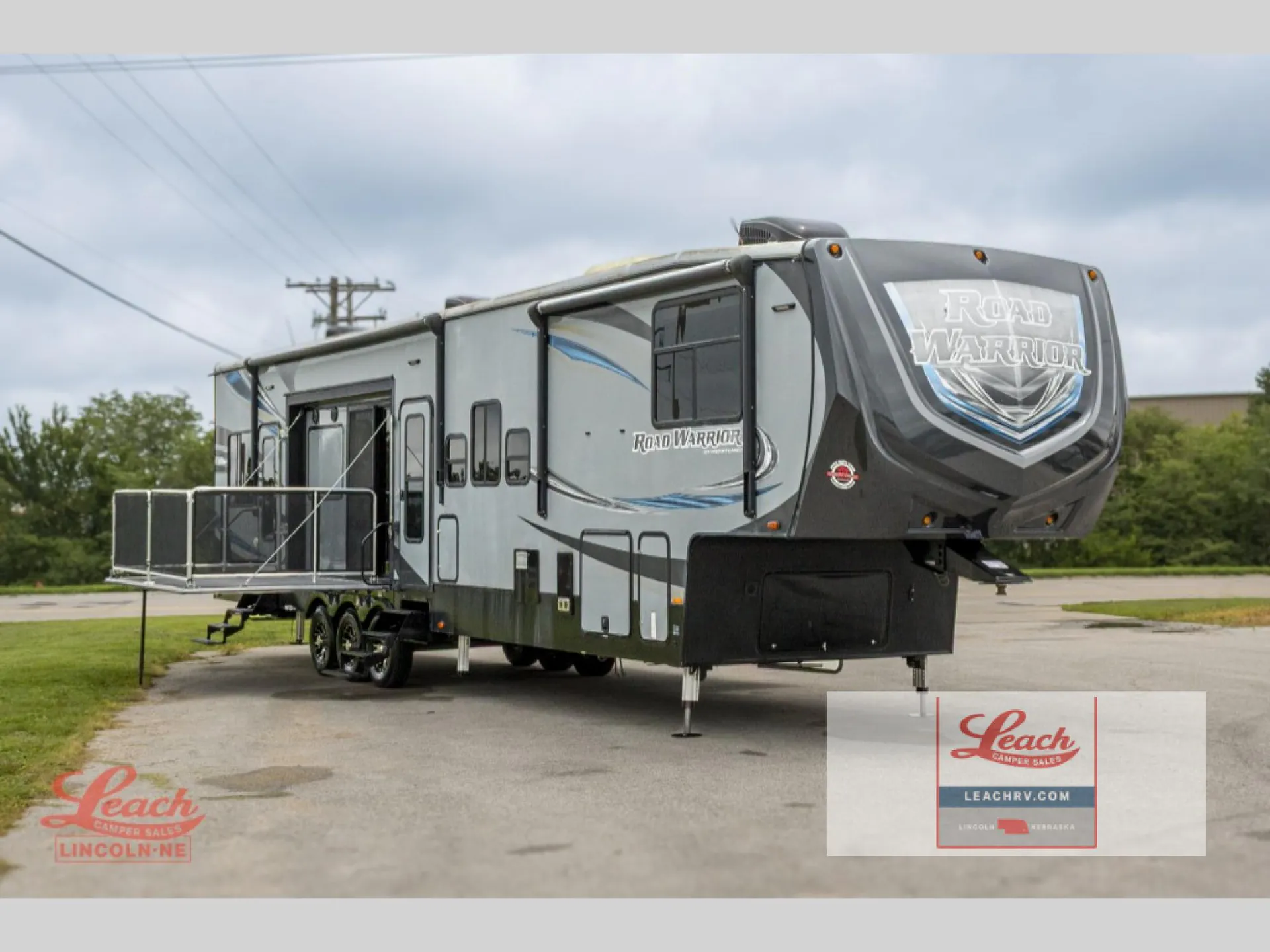 2017 Heartland Road Warrior 427 - Photo 2