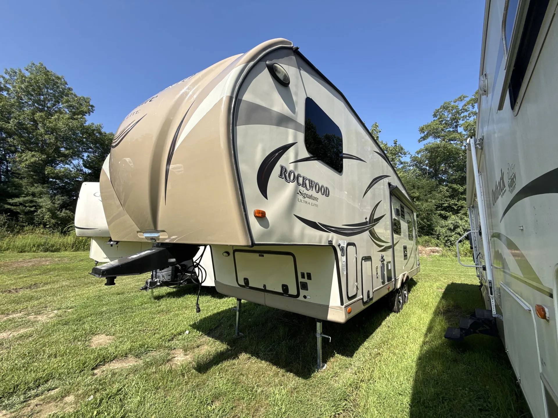 2017 Forest River Rockwood Signature Ultra Lite 8289WS — off campside