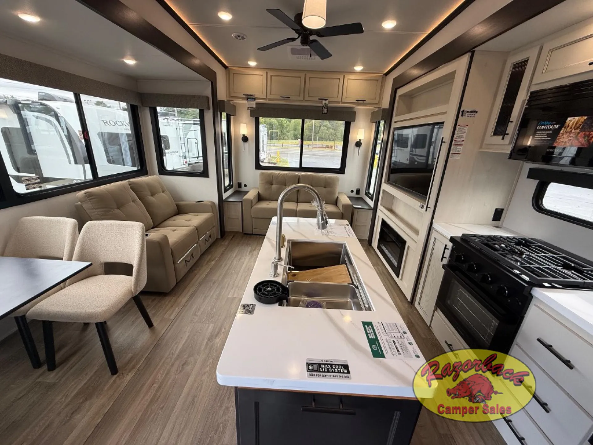 2027 Forest River Sabre 32RL — Photo 8