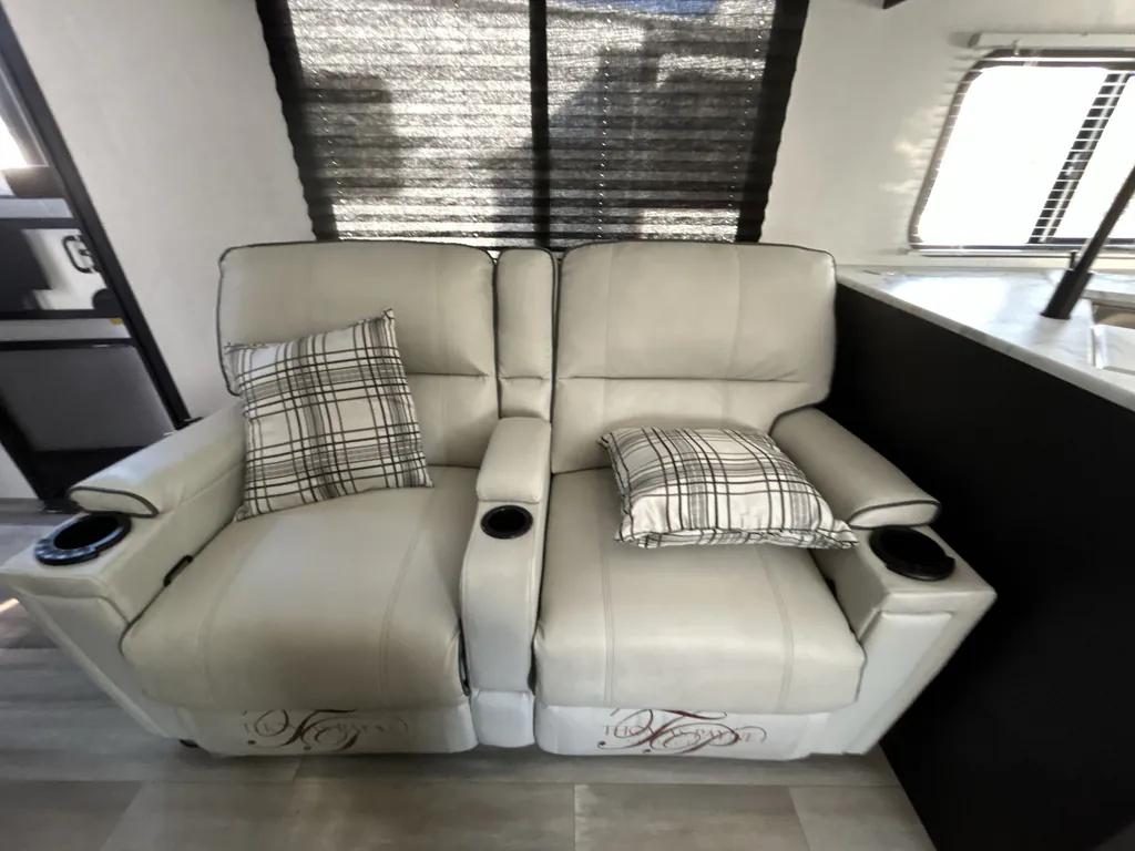 2023 Coachmen Freedom Express Ultra Lite 274RKS, Photos photo 31