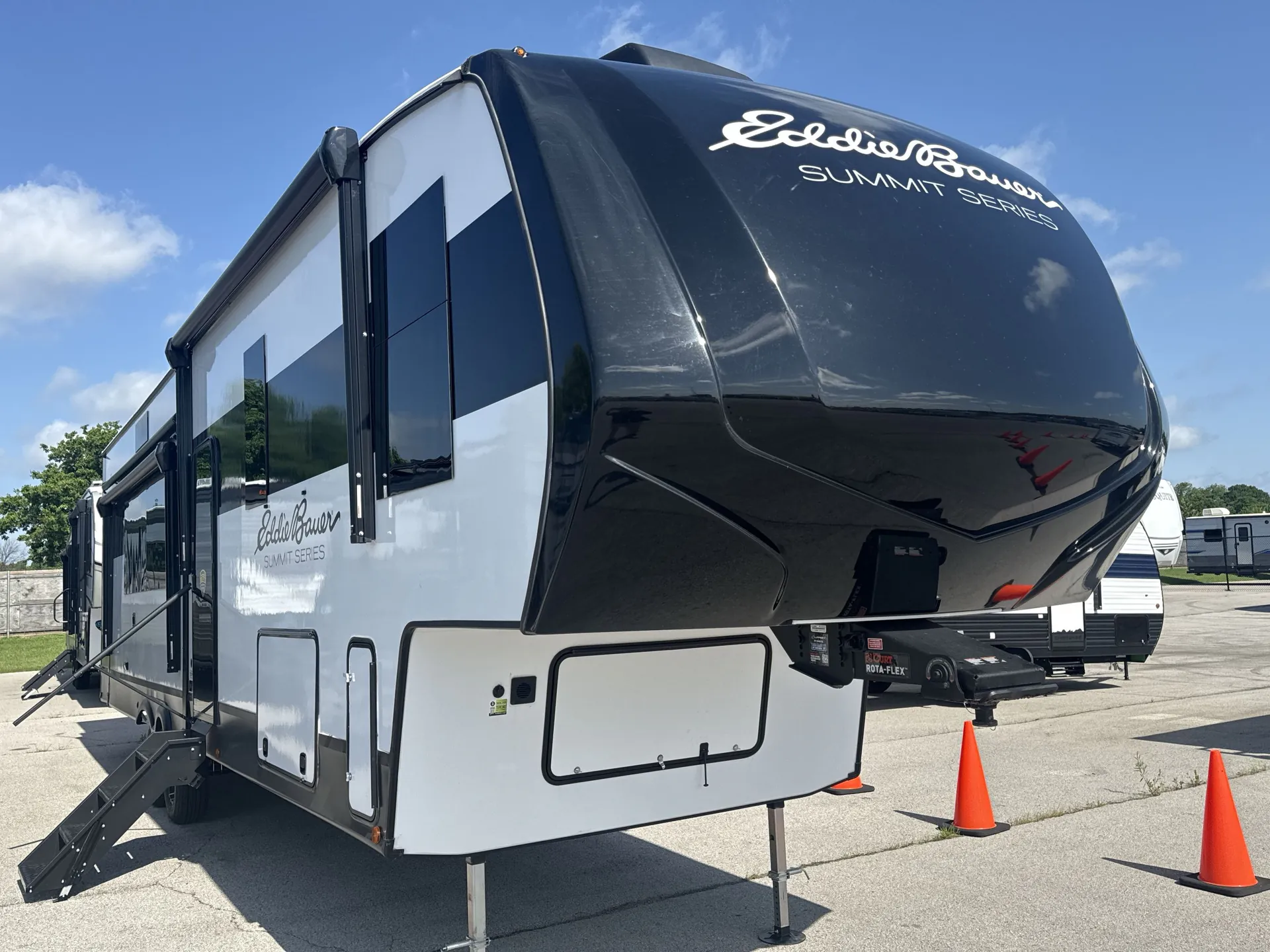 2027 Keystone Eddie Bauer Summit 3511RK - Main photo