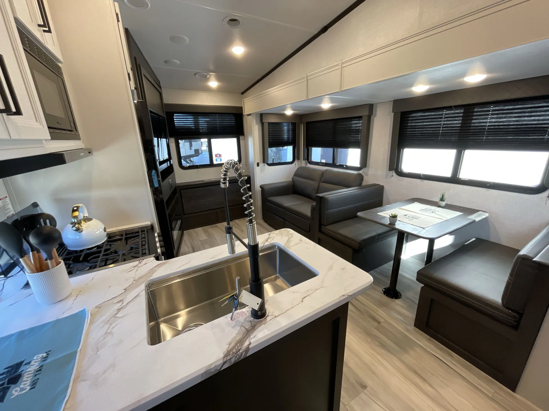 2026 Keystone Arcadia Select 24SRE — living area main