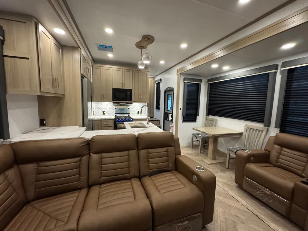 2026 Keystone Raptor 420, Photos photo 19