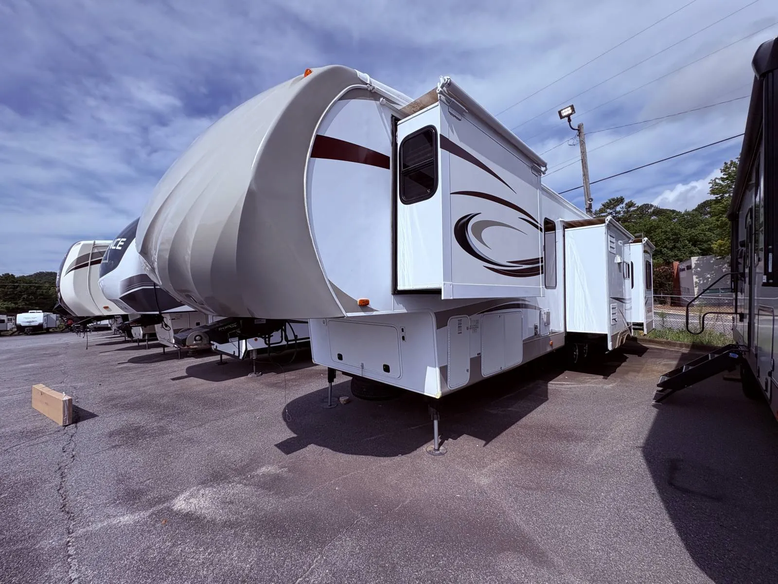 2013 Forest River SEIRRA 370RDOK - Photo 3
