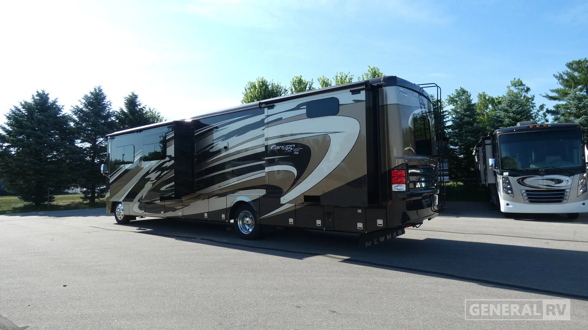 2019 Newmar Canyon Star 3911 - Photo 4