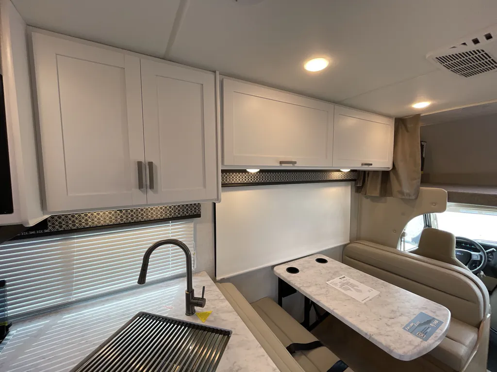 2026 Thor Motor Coach Freedom Elite 28HZ, Photos photo 13