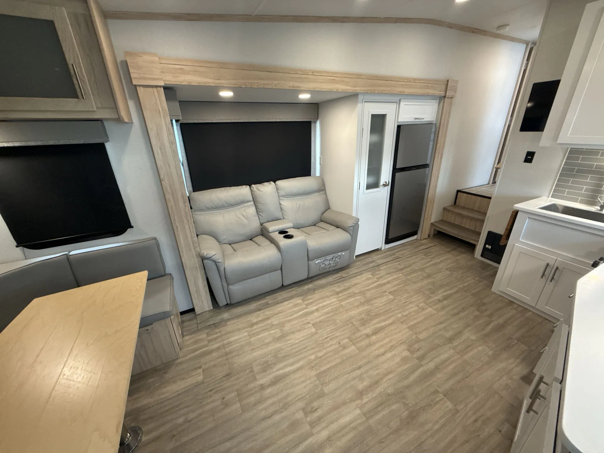 2023 Alliance RV Avenue 26RD — living area main