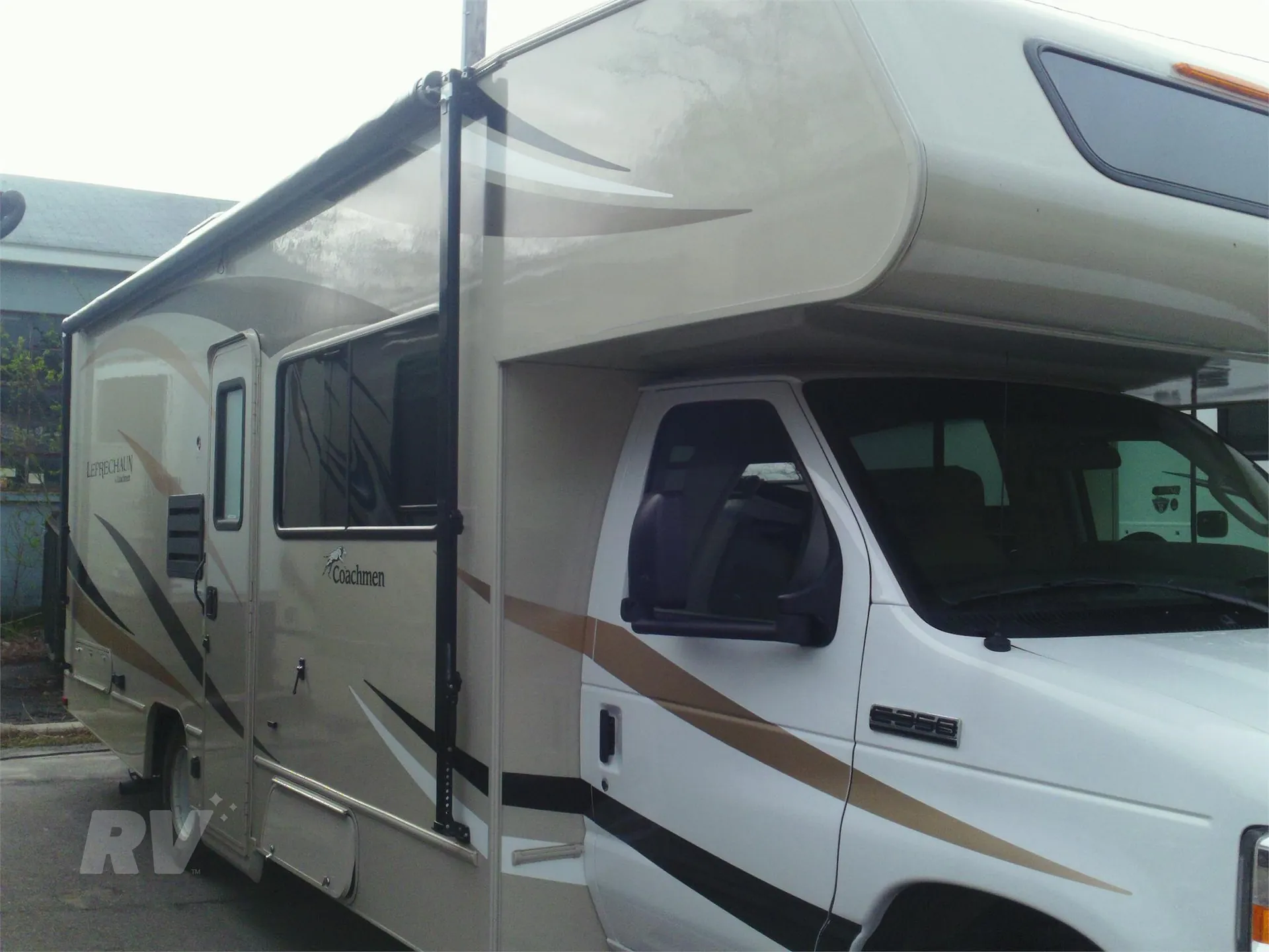2019 Thor Motor Coach Hurricane 34R - Photo 4